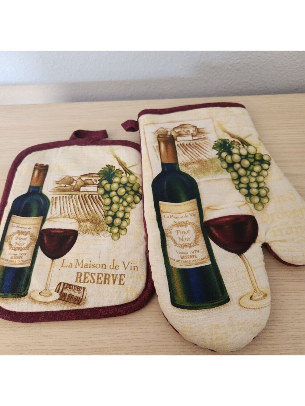 Kitchen Towel 2 Piece Set Wine Tasting  1 Pot Holders, 1 Oven Mitt